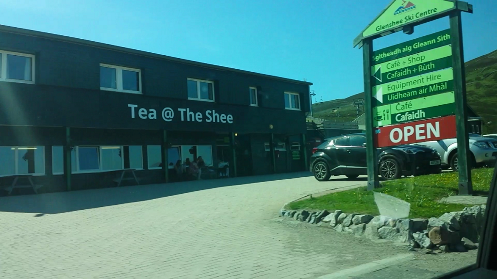 Tea @ The Shee (Image Credit: C-Rex)